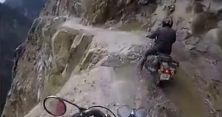 ESTRADA DA MORTE BOLIVIA DE MOTO - YUNGAS ROAD BOLIVIA CARRETERA DE LA MUERTE MOTORCICLE