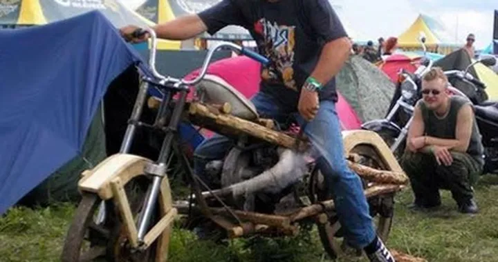 Foto del giorno: la moto dei Flinstones