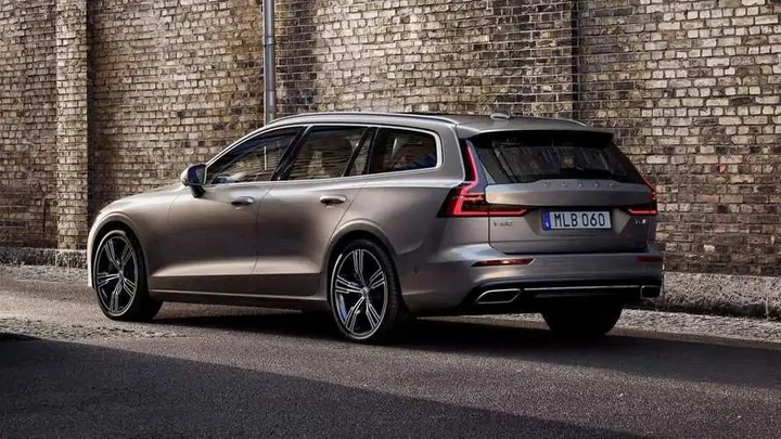 Volvo V60, l’usato diventa conveniente: prezzi quasi dimezzati