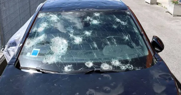 Grandine sull'auto, cosa fare subito per ottenere il rimborso dell'assicurazione