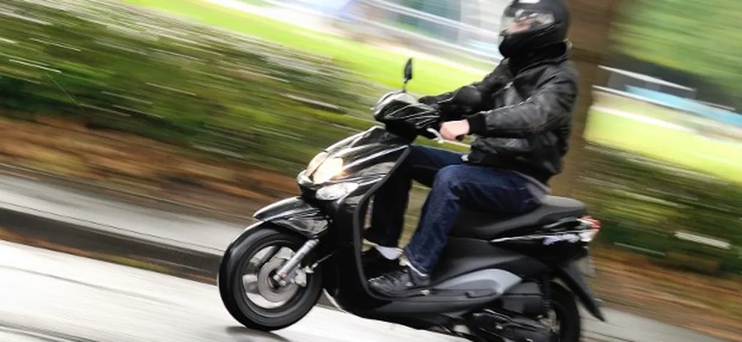 Codice della strada: minorenni, moto e scooter, arriva la patente a punti