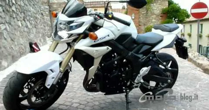 Test Suzuki GSR750