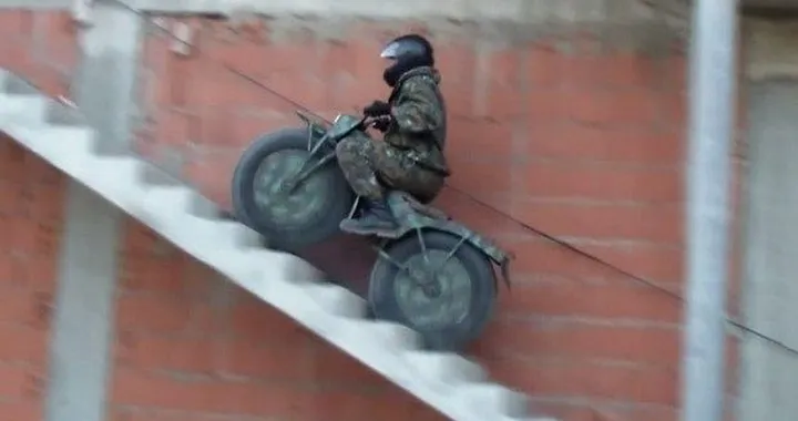 Tarus 2x2: la moto invincibile definitiva dalla Russia [video]