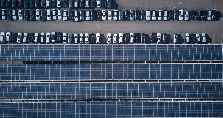 BMW: energia fotovoltaica generata sui tetti degli stabilimenti