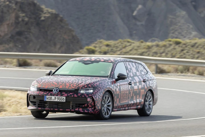 Volkswagen Passat Variant 2024 prototipo test finali