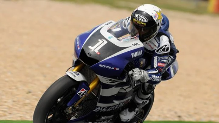 MotoGP: all'Estoril grande pole di Jorge Lorenzo, su Simoncelli e Pedrosa. Rossi solo nono.