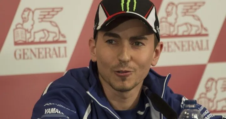 MotoGP, Lorenzo: "Valentino Rossi è un esempio per i giovani e uno stimolo per me"