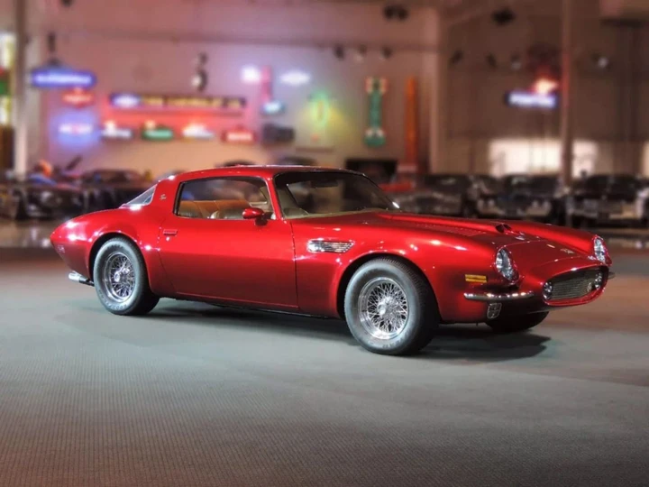 Pegasus, la muscle car americana con motore Ferrari V12
