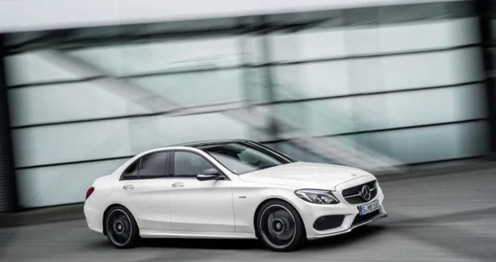 La Mercedes-Benz C 450 AMG Sport ha un V6 biturbo da 367 CV