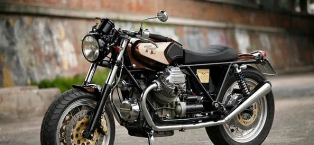 TTre RossoPuro by Filippo Barbacane: arte su base Moto Guzzi SP 1000