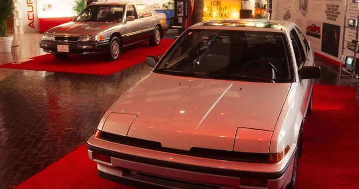 Honda/Acura mette in piedi un concessionario che ci riporta negli anni '80