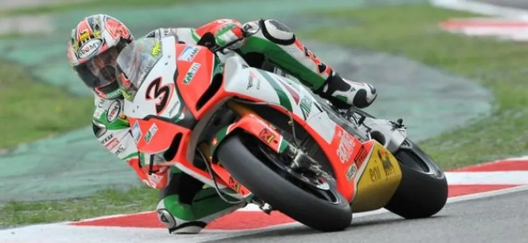 Tripletta per Aprilia e Max Biaggi, stagione trionfale: Mondiale Piloti, Mondiale Costruttori e Classifica a squadre