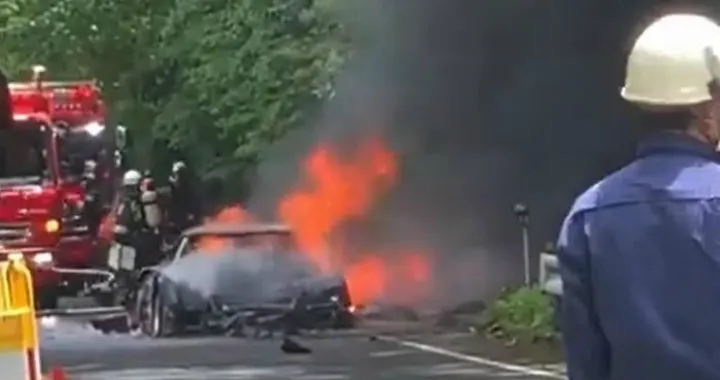 Una Ferrari F40 avvolta dalle fiamme in Giappone [Video]