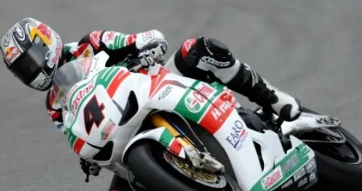 WSBK: Superpole di Magny-Cours per Jonathan Rea, davanti a Guintoli e Checa