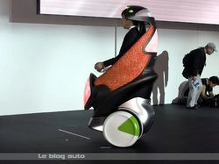 Toyota i-swing in movimento