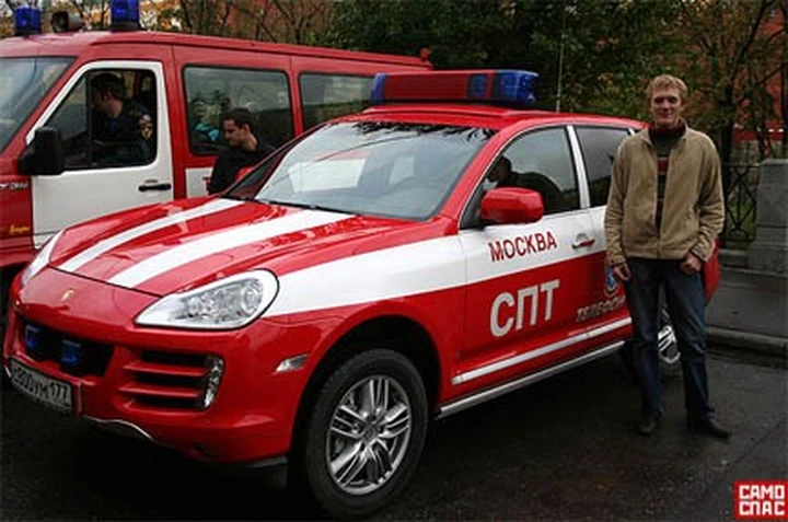 Mosca: una Porsche Cayenne per il Corpo dei Pompieri