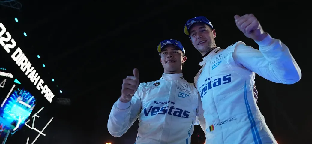 Formula E: a Ad Diriyah è doppietta Mercedes in Gara1 con De Vries e Vandoorne