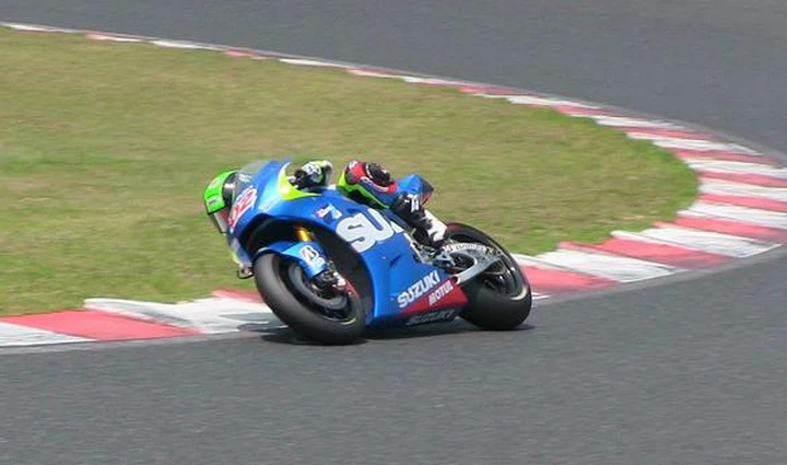 Suzuki MotoGP 2015, Eugene Laverty con la XRH-1: prime immagini dal Giappone