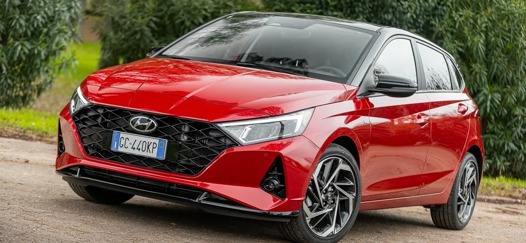 Hyundai i20 1.0 TGDI 48V Bose: la prova su strada