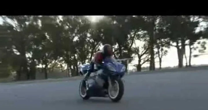 Yamaha R1 radiocaomandata