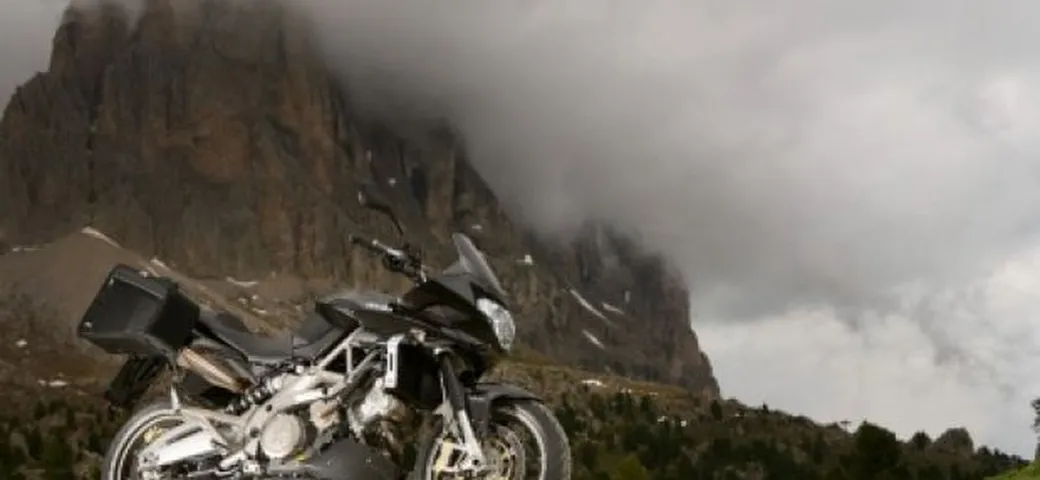 Test Aprilia Shiver GT, naked con stile