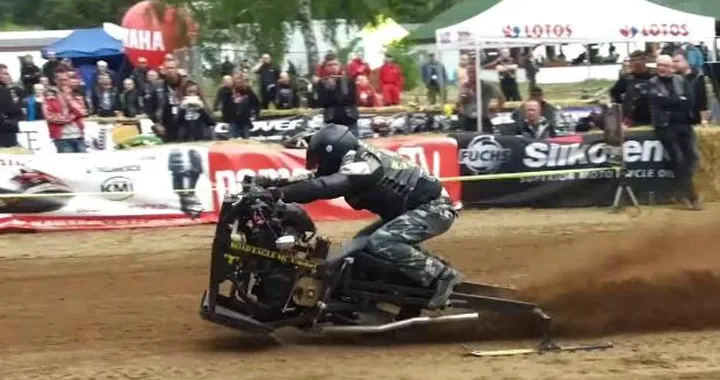 Unimoto: spettacolo a Danzica... senza ruote [Video]