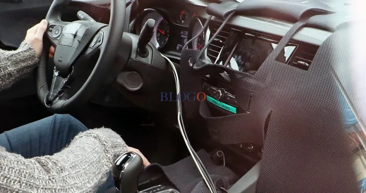 Foto spia Opel Insignia: le prime degli interni