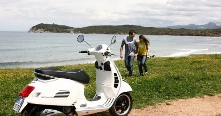 Piaggio: Vespa GTS e MP3 Hybrid realizzati con plastiche riciclate