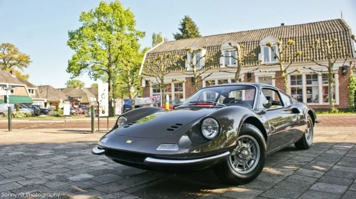 Ferrari 246 Dino: foto di un esemplare in allestimento L