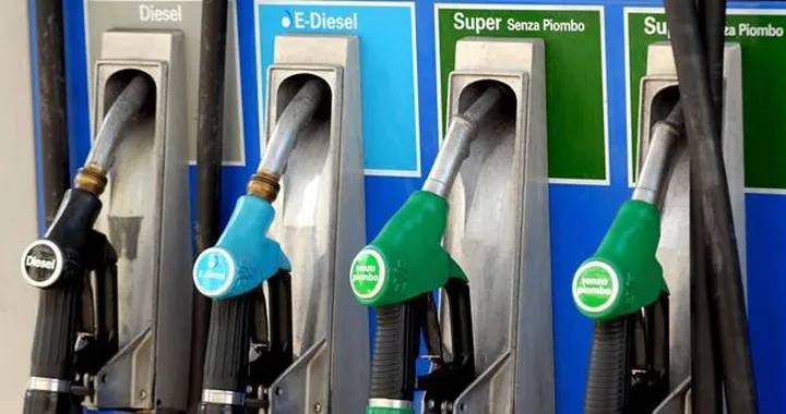 Prezzi dei carburanti, il Codacons denuncia anomalie sul mercato italiano