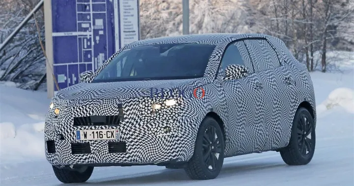 Peugeot 3008: foto spia sulle nevi svedesi