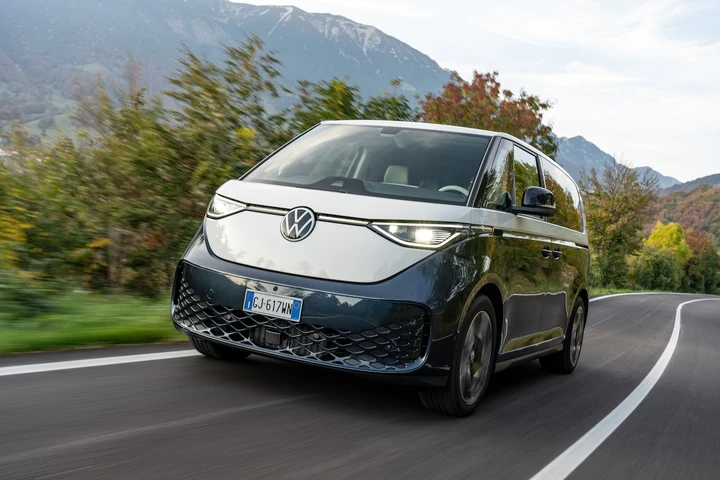 Volkswagen ID. Buzz: prezzo, prova, autonomia del Bulli elettrico