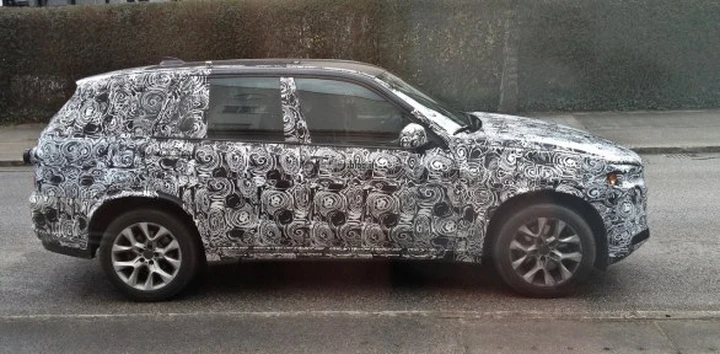 Nuova BMW X5: le foto spia di un nostro lettore