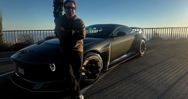 Alonso e la passione per le hypercar, eccolo su una vettura da 2,9 milioni