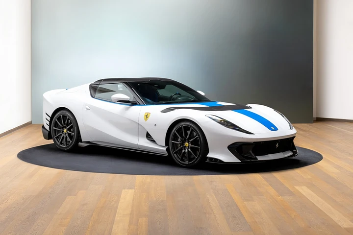 Ferrari 812 Competizione A: un esemplare speciale firmato Tailor Made