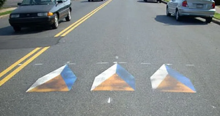 Dossi 3D per rallentare i motociclisti