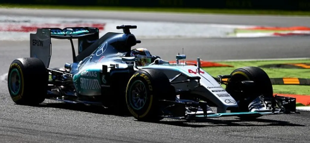 F1 GP Monza 2015: trionfo di Hamilton (nessuna penalità per la Mercedes), Vettel secondo
