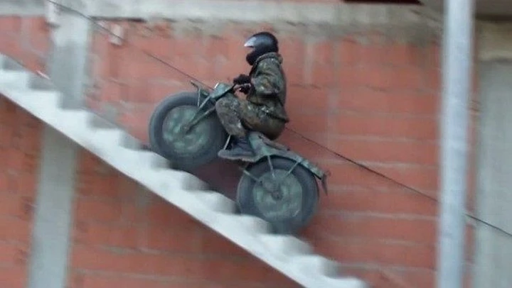 Tarus 2x2: la moto invincibile definitiva dalla Russia [video]