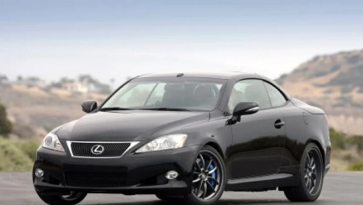 Lexus IS-C F al debutto nel 2011