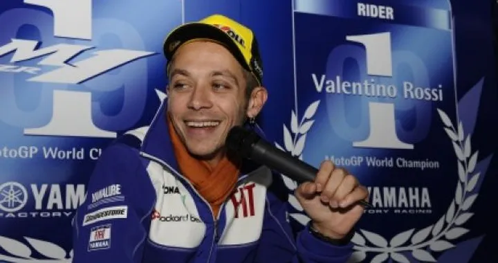 Il gruppo Sorry Mamma dedica la canzone "Fanclub" a Valentino Rossi