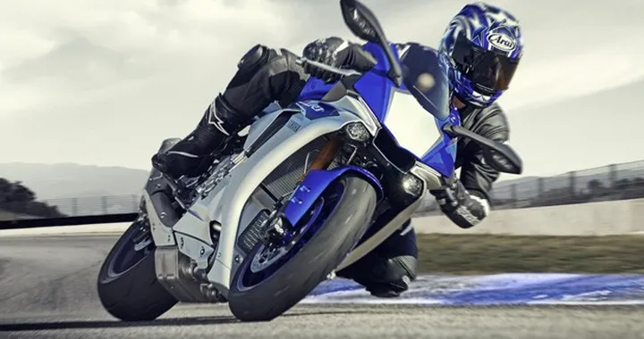 Yamaha YZF-R1 e YZF-R1M 2015: svelati i prezzi