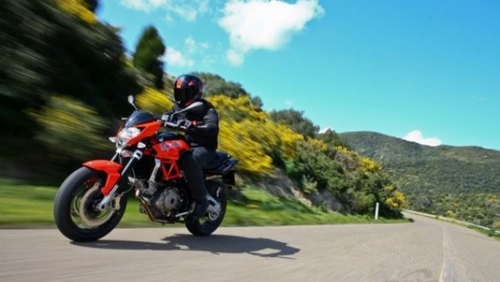 Aprilia Shiver 750 my 2010 - dati e foto ufficiali