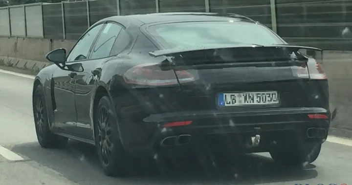 Porsche Panamera: le foto spia di un nostro lettore
