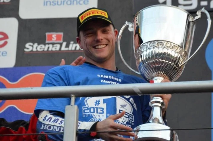Superbike: Alex Lowes firma col team Voltcom Crescent Suzuki