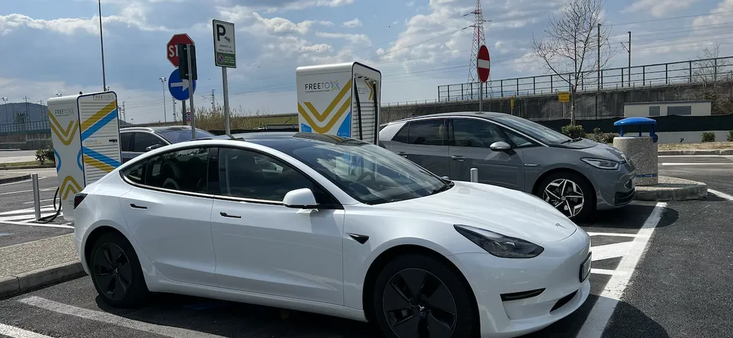 Free to X: nuove stazioni di ricarica HPC a Teano Ovest