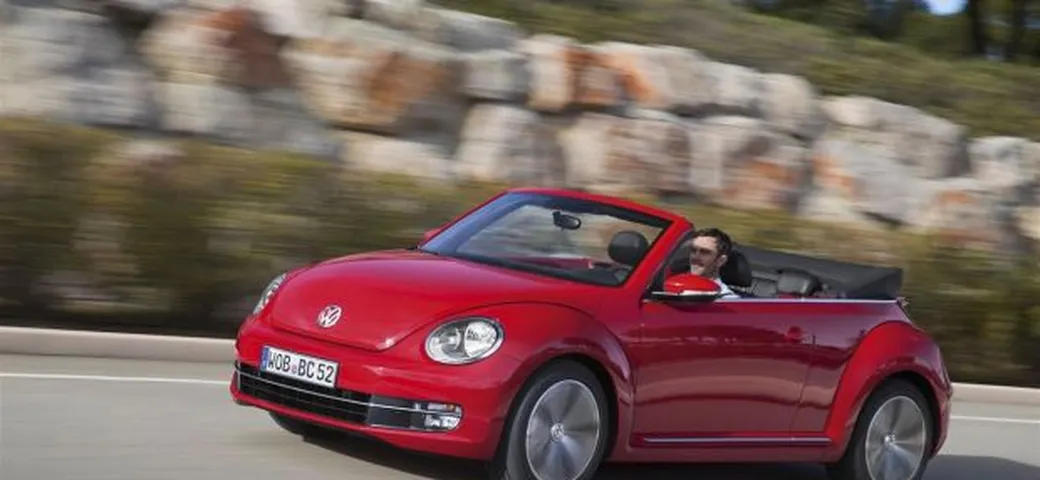 Volkswagen Maggiolino Cabrio 2013: prezzi da 23.800 Euro
