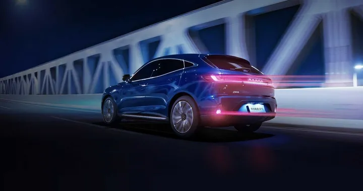 Seres SF5: è un SUV ibrido plug-in la prima auto di Huawei