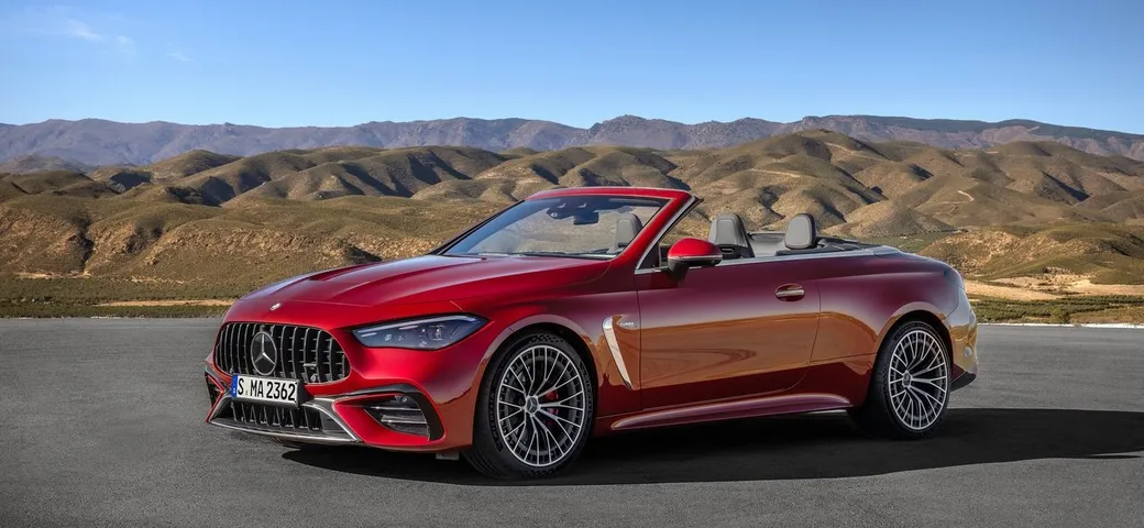 Mercedes AMG CLE 53 Cabrio: eleganza e potenza in versione cabrio