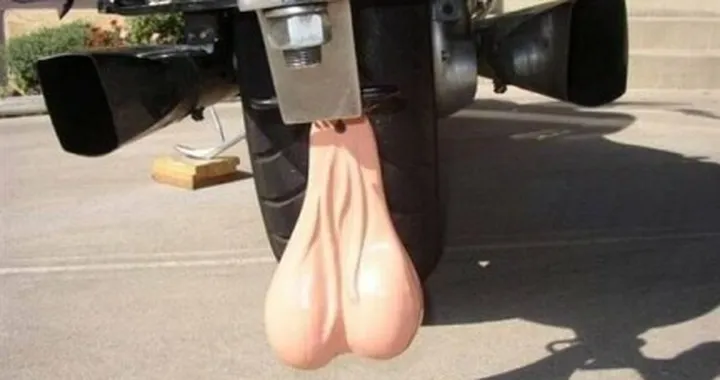 Foto del giorno: una moto con gli attributi