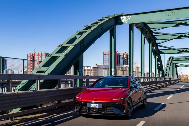Hyundai apre gli ordini della nuova IONIQ 6 N Line: ammiraglia sportiva